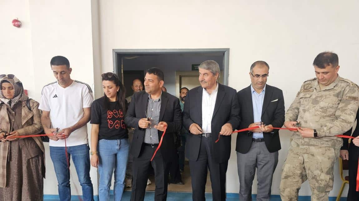 YIL SONU KARMA RESİM SERGİMİZ BÜYÜK BEĞENİ TOPLADI